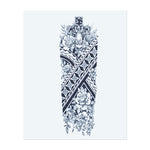 Dieses Sleeve zeigt ein kraftvolles Kreuz mit dem Gesicht eines Tigers, das mit kunstvollen Tribal-Mustern verknüpft und von Rosen umgeben ist. Es symbolisiert Glauben, Stärke und den furchtbaren Schutz des Geistes.