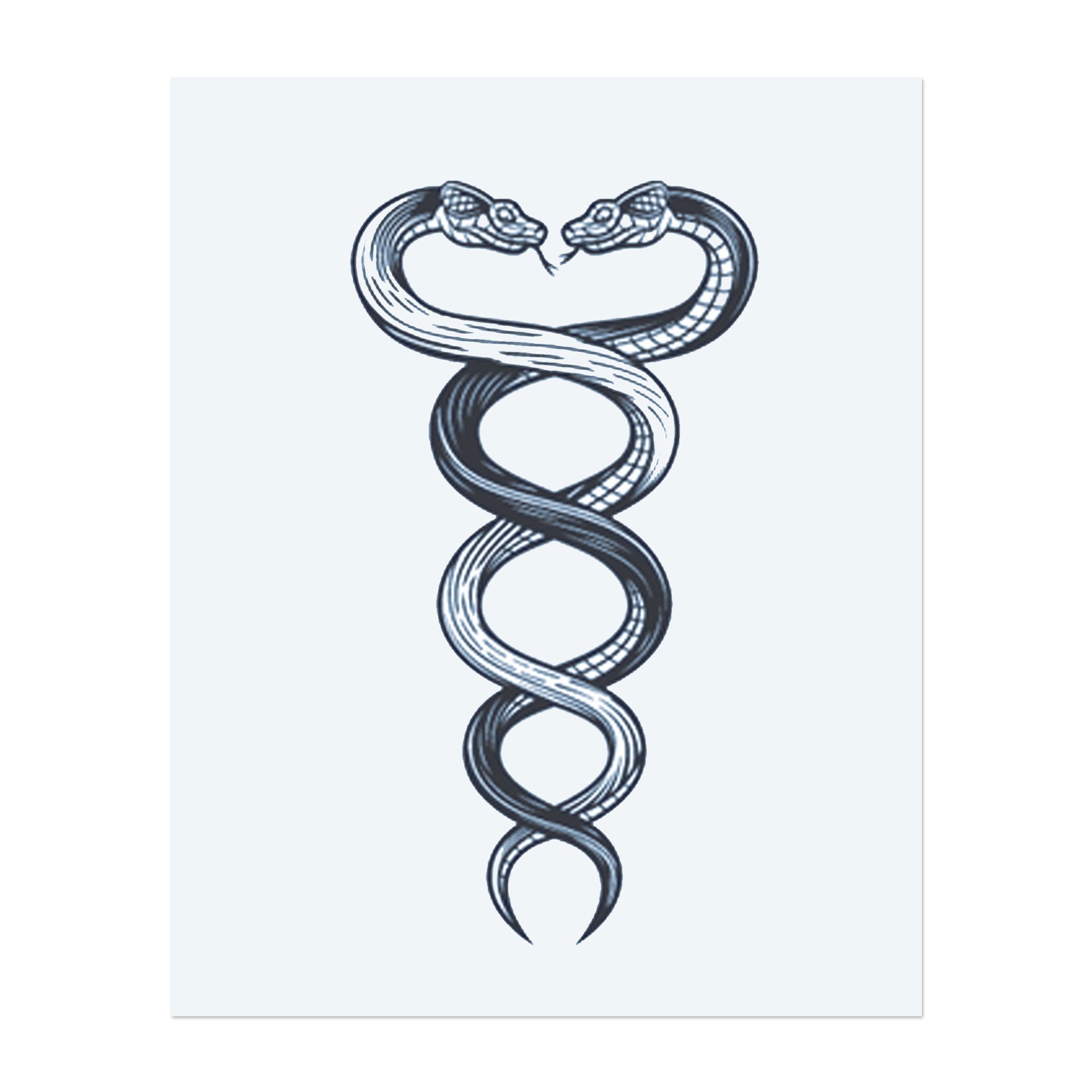 Zwei Schlangen, die sich umeinander winden, mit Köpfen, die sich oben in einem ausgewogenen, symmetrischen Design treffen. Dieses Tattoo repräsentiert Transformation, Heilung und Einheit. Ein perfektes Symbol für diejenigen, die Wachstum und Stärke schätzen.