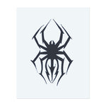 Eine kräftige, detaillierte Spinne mit ausgebreiteten Beinen. Dieses Tattoo symbolisiert Geduld, Macht und Schutz und ist perfekt für diejenigen, die Stärke und die Fähigkeit schätzen, die Herausforderungen des Lebens präzise zu navigieren.