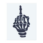 Eine Skelett-Hand, die ein rebellisches Zeichen gibt, symbolisiert Trotz und Individualität. Dieses Tattoo repräsentiert das Leben ohne Entschuldigung, das Umarmen der eigenen Wahrheit und das Zeigen von Stärke im Angesicht von Widrigkeiten.